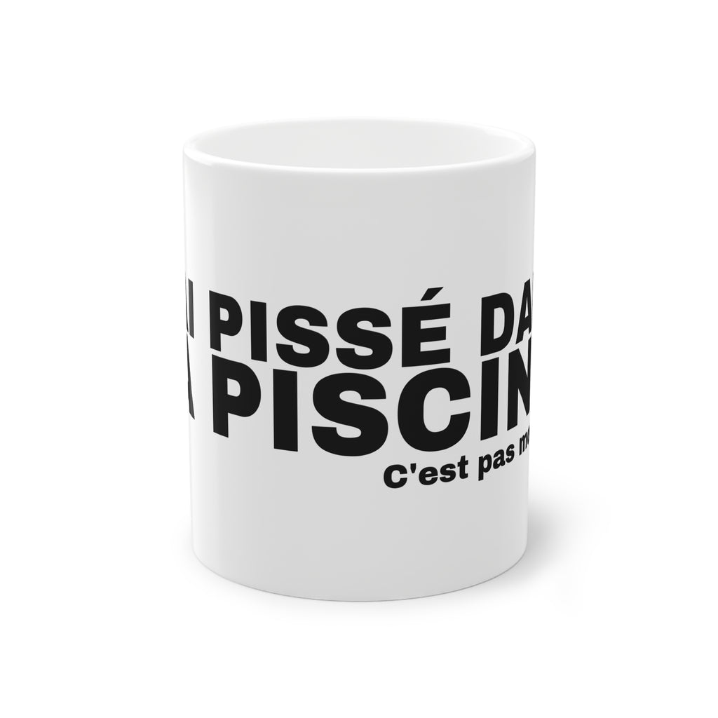 J'AI PISSÉ DANS LA PISCINE.