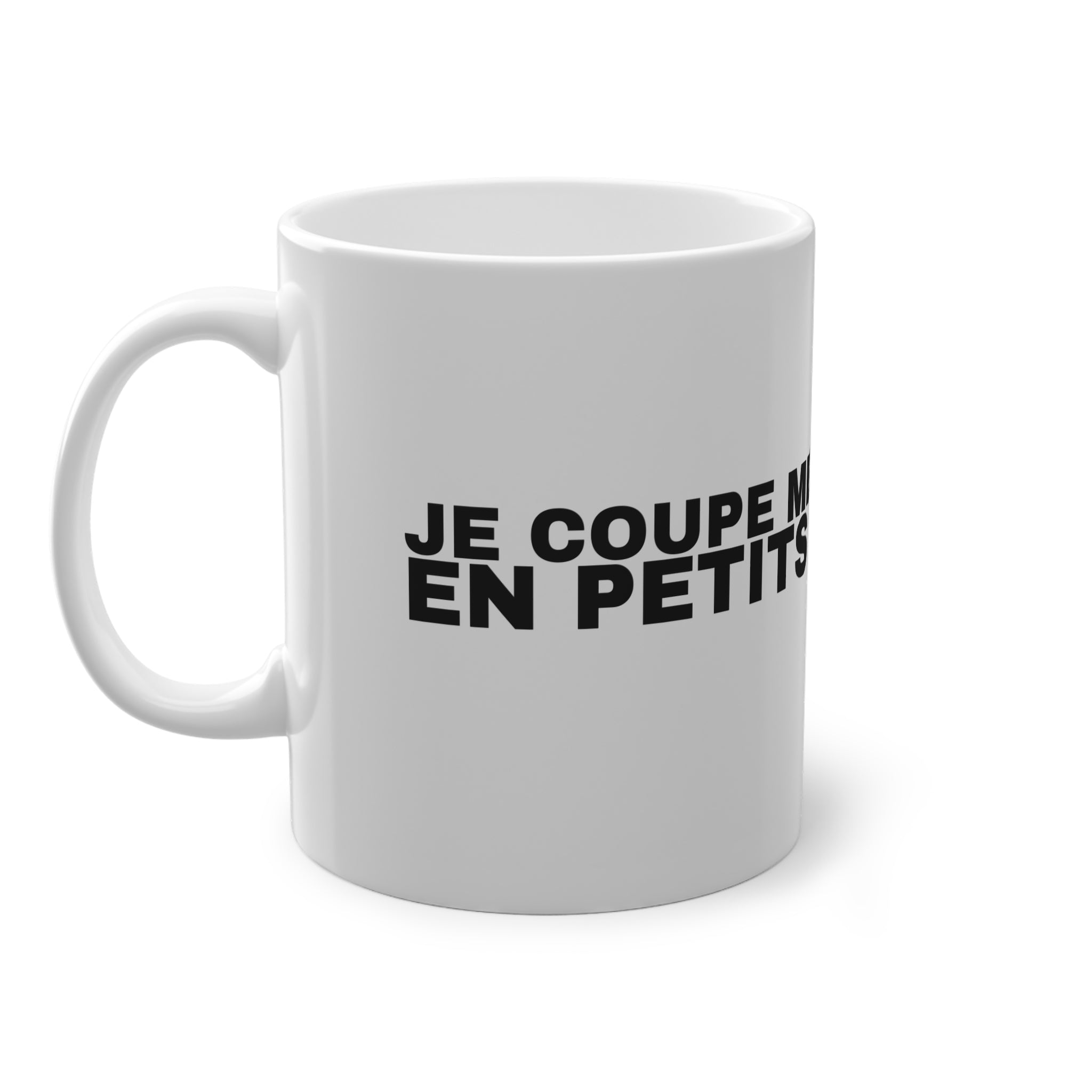 JE COUPE MES SPAGHETTIS EN PETITS MORCEAUX.