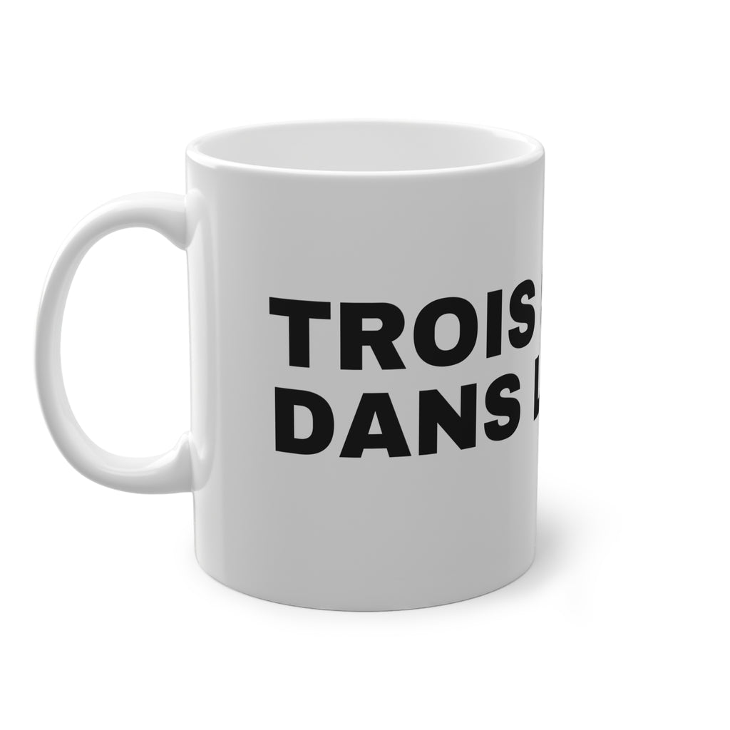 TROIS SUCRES DANS LE CAFÉ.