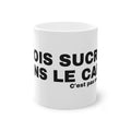 TROIS SUCRES DANS LE CAFÉ.